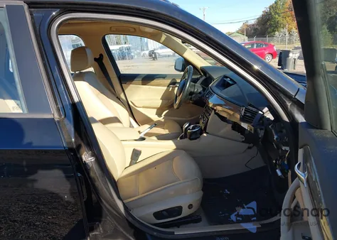 2014 BMW X1 xDrive28I z USA, uszkodzony, nr VIN WBAVL1C52EVY11560